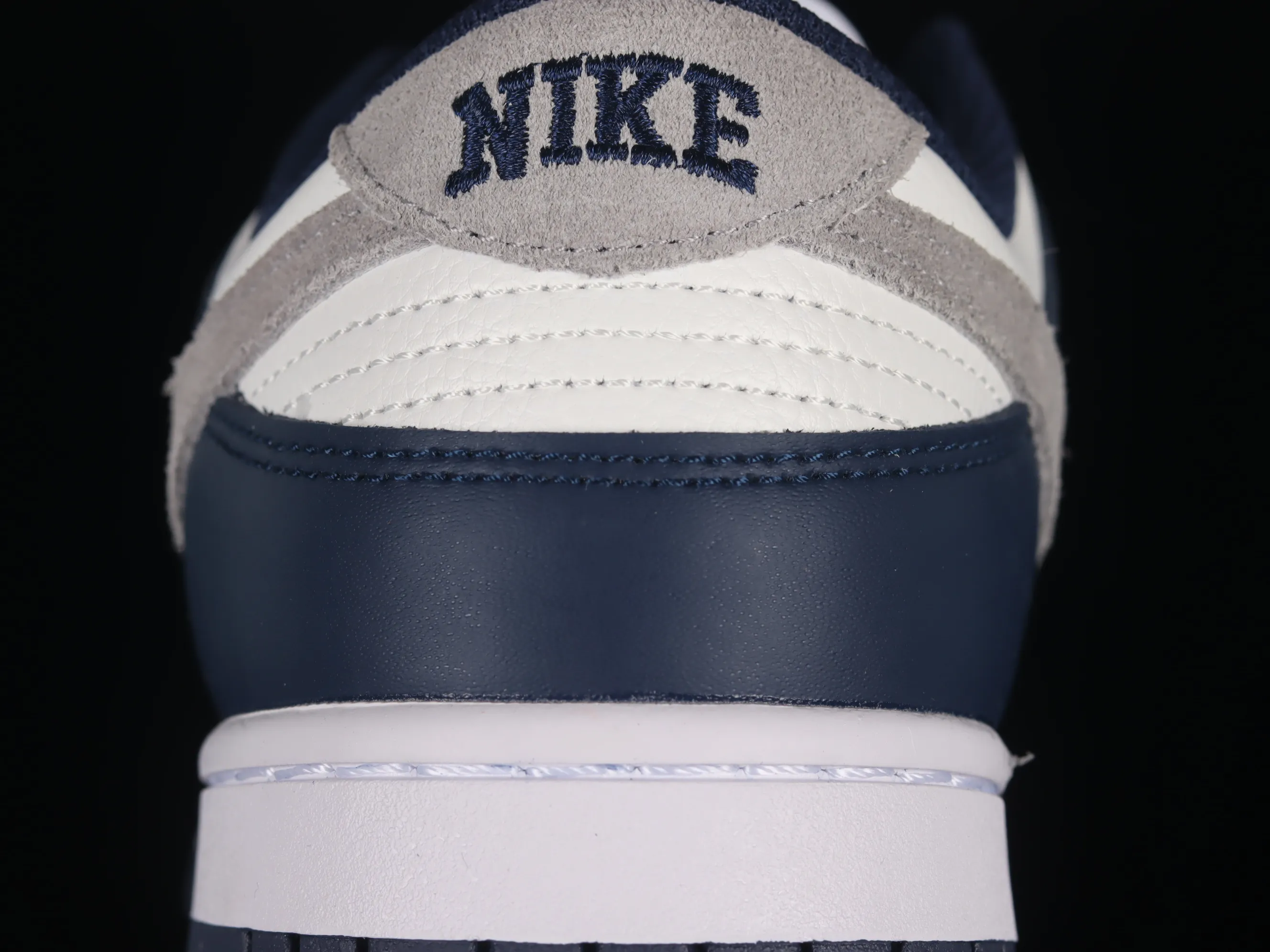 All categories Nk SB Dunk Series Nk SB Dunk Low low-top sneakers Cost-effective version Nk Dunk Low "Midnight Navy" blue and white SB low-top sports and leisure sneakers FO9749-400
